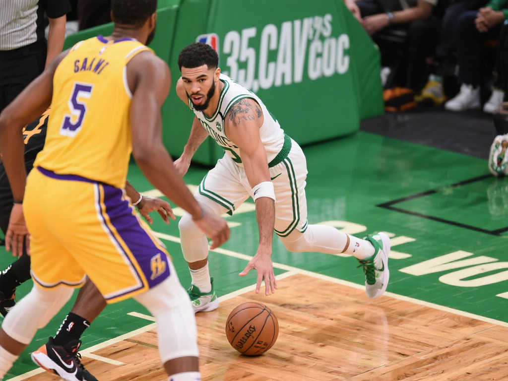 35次犯规警示!绿军卫冕路上最大威胁浮现 35次犯规警示!绿军卫冕路上最大威胁浮现